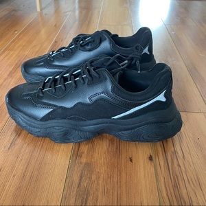 Black Sneakers by Pull&Bear 👟